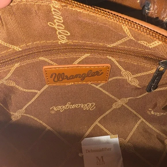 Wrangler NWT Cow Print Crossbody Barrel Handbag - Picture 3 of 7